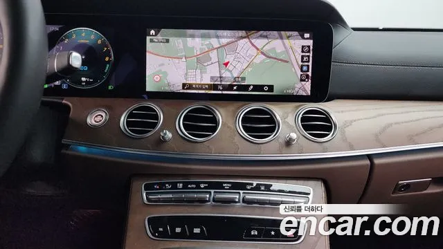 Mercedes-Benz E-Class 2021 — фото 15