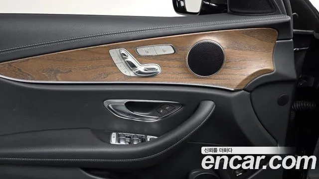 Mercedes-Benz E-Class 2021 — фото 18