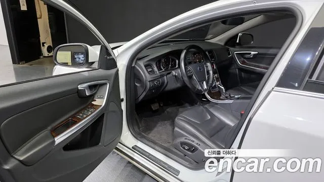 Volvo S60 2018 — фото 10