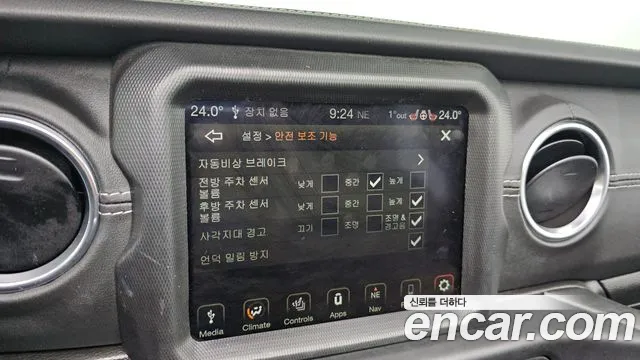 Jeep Wrangler 2022 — фото 16