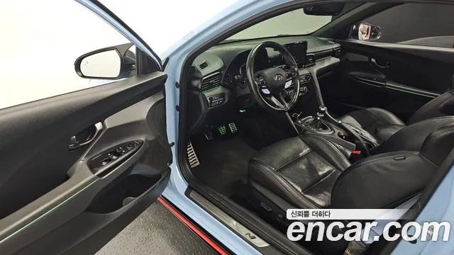 Hyundai Veloster 2022 — фото 12