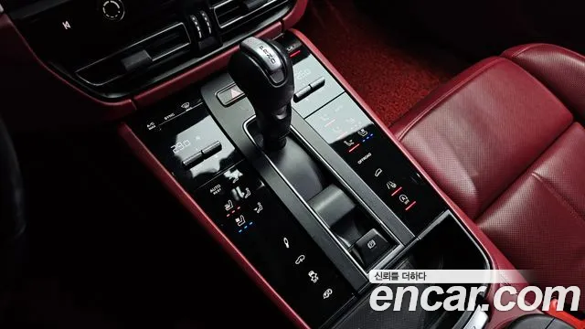 Porsche Macan 2024 — фото 9