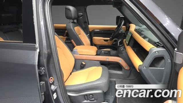 Land Rover Defender 2023 — фото 11