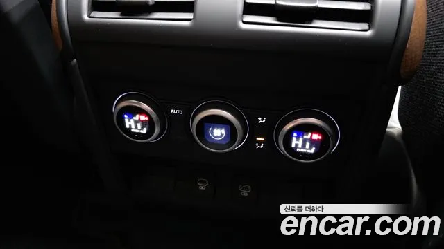 Land Rover Defender 2023 — фото 19