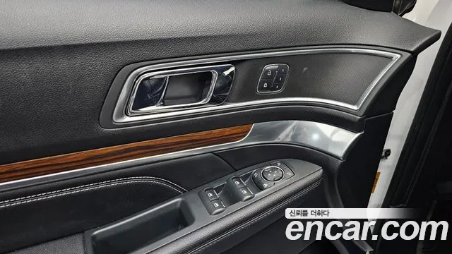 Ford Explorer 2018 — фото 16