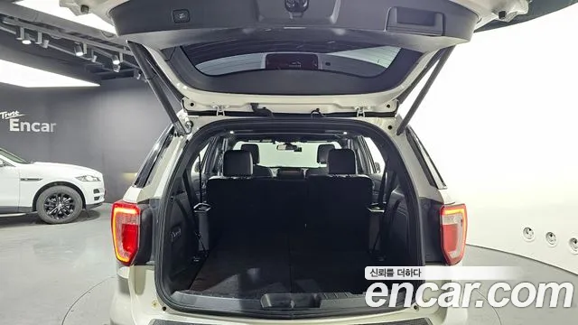 Ford Explorer 2018 — фото 20