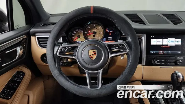 Porsche Macan 2017 — фото 13