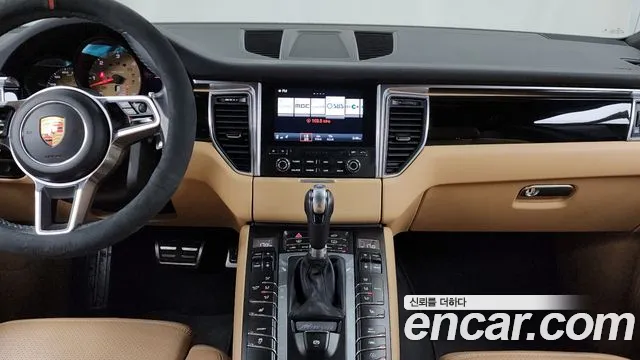 Porsche Macan 2017 — фото 14