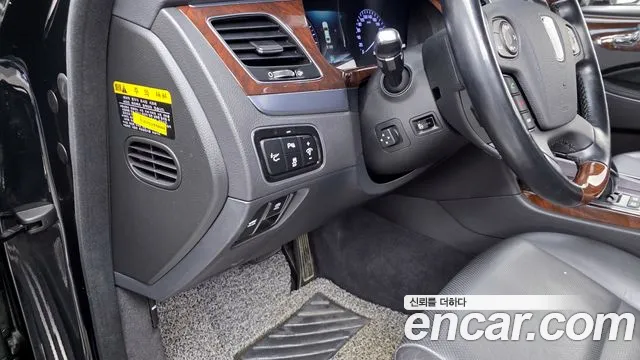 Hyundai Equus 2015 — фото 18