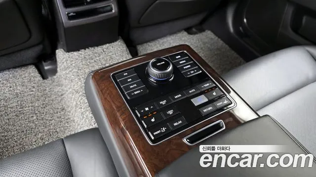 Hyundai Equus 2015 — фото 19