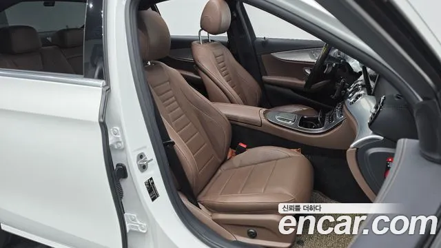 Mercedes-Benz E-Class 2021 — фото 10