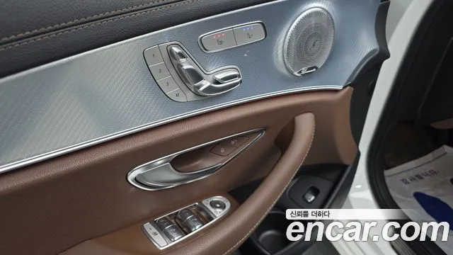 Mercedes-Benz E-Class 2021 — фото 18