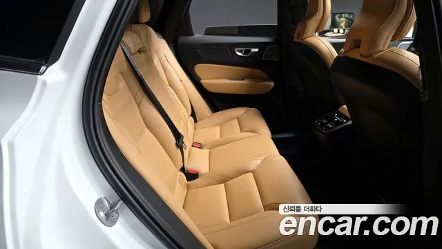 Volvo XC60 2024 — фото 12