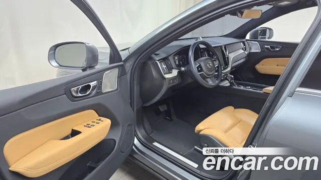 Volvo XC60 2020 — фото 10