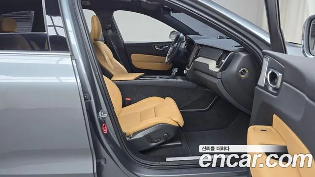 Volvo XC60 2020 — фото 11