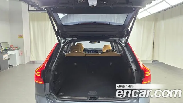 Volvo XC60 2020 — фото 20