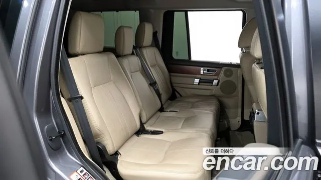 Land Rover Discovery 2016 — фото 12