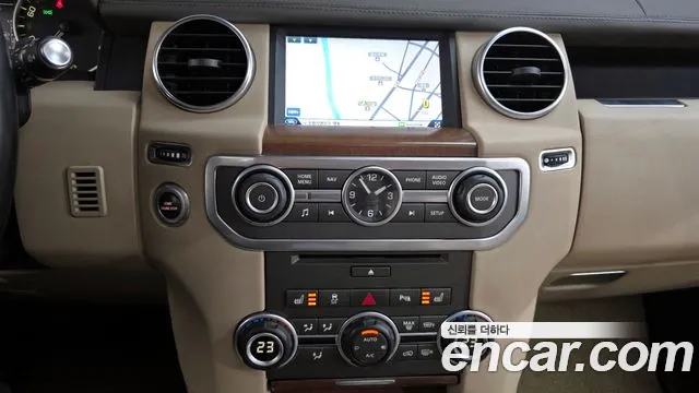 Land Rover Discovery 2016 — фото 15