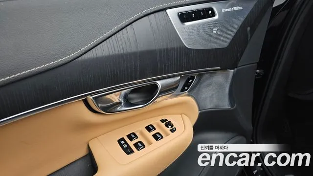 Volvo XC90 2021 — фото 18