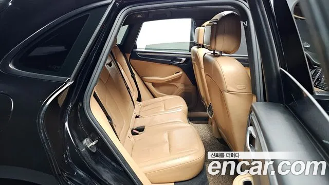 Porsche Macan 2017 — фото 11