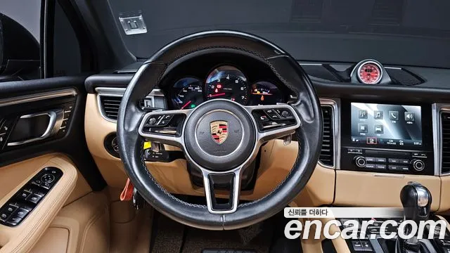 Porsche Macan 2017 — фото 13