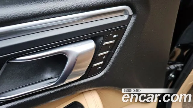 Porsche Macan 2017 — фото 16