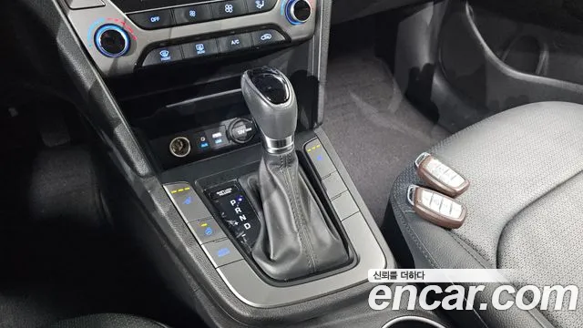 Hyundai AVANTE 2017 — фото 9