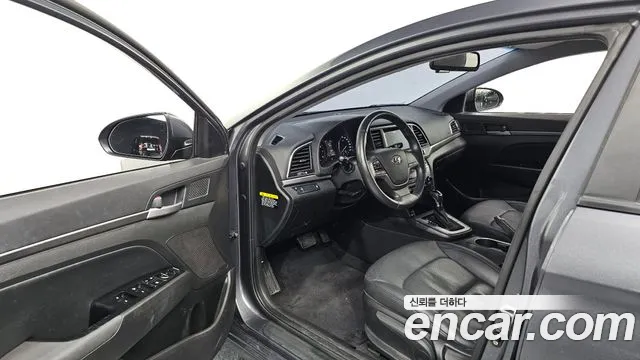 Hyundai AVANTE 2017 — фото 10