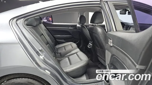 Hyundai AVANTE 2017 — фото 13