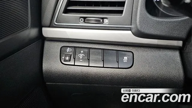Hyundai AVANTE 2017 — фото 15