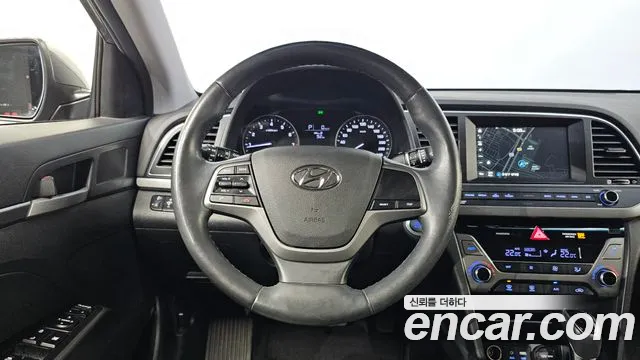 Hyundai AVANTE 2017 — фото 17