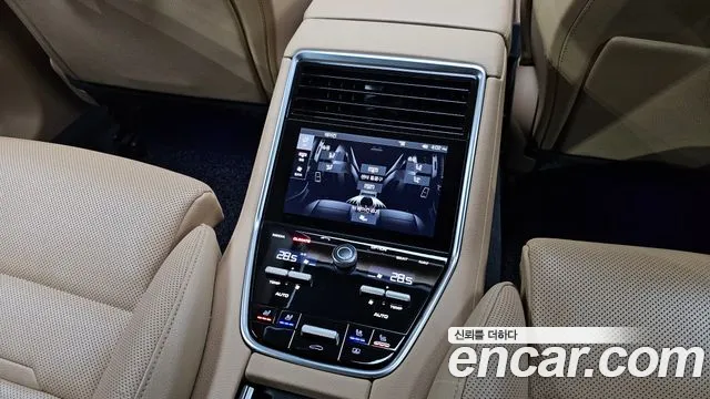 Porsche Panamera 2018 — фото 17