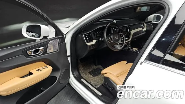 Volvo XC60 2019 — фото 10