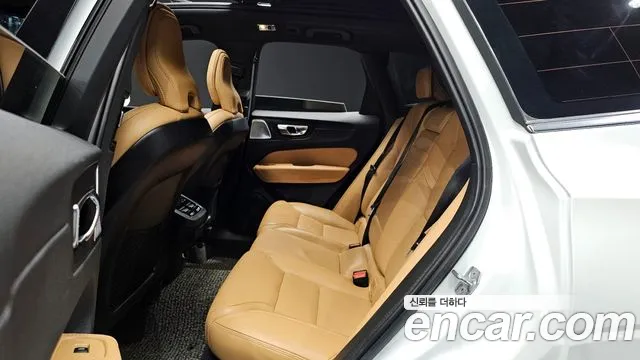 Volvo XC60 2019 — фото 11
