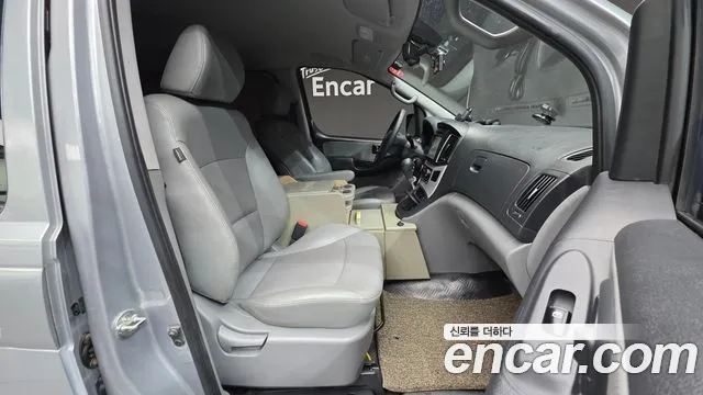Hyundai Starex 2019 — фото 10