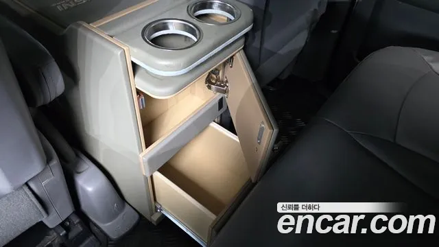 Hyundai Starex 2019 — фото 18