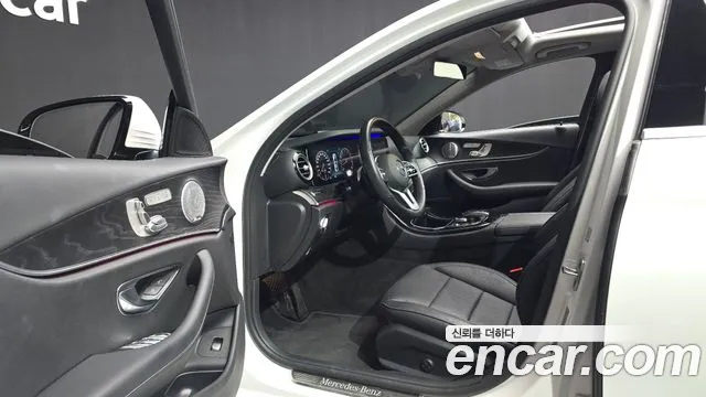 Mercedes-Benz E-Class 2020 — фото 10