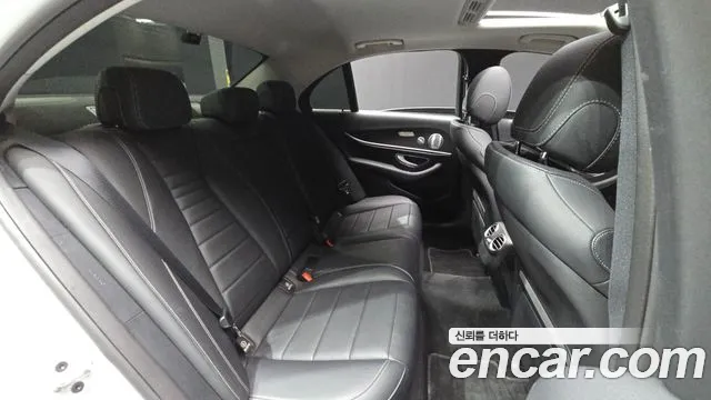 Mercedes-Benz E-Class 2020 — фото 12