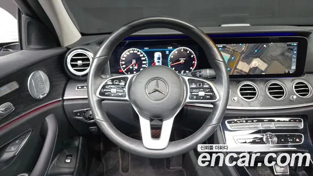Mercedes-Benz E-Class 2020 — фото 13
