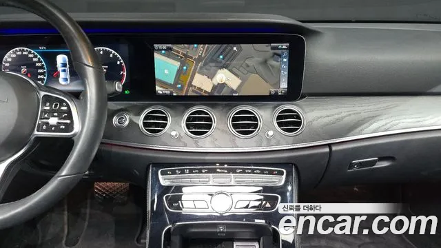 Mercedes-Benz E-Class 2020 — фото 14