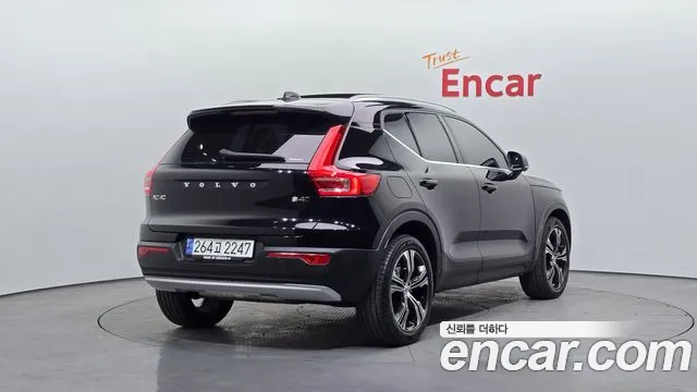 Volvo XC40 2021 — фото 2