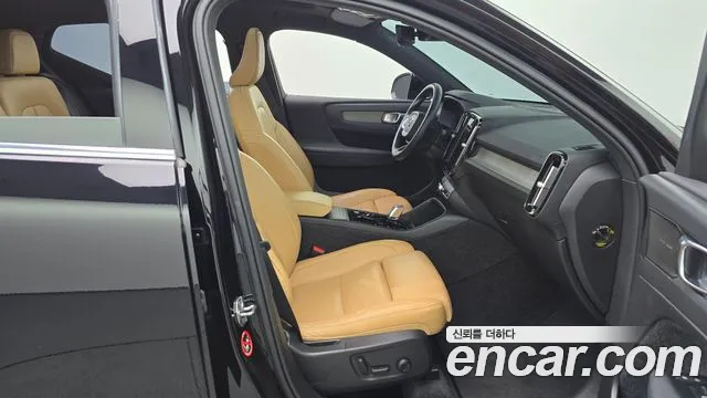 Volvo XC40 2021 — фото 11