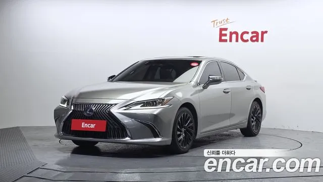 Lexus ES 2019 — фото 1