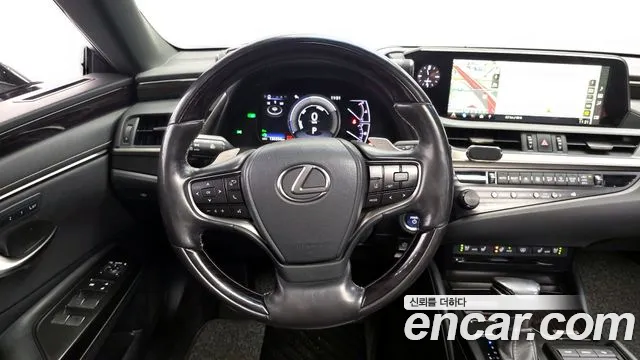 Lexus ES 2019 — фото 13