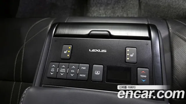 Lexus ES 2019 — фото 19