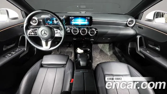 Mercedes-Benz A-Class 2022 — фото 7