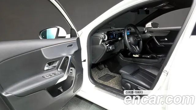 Mercedes-Benz A-Class 2022 — фото 10