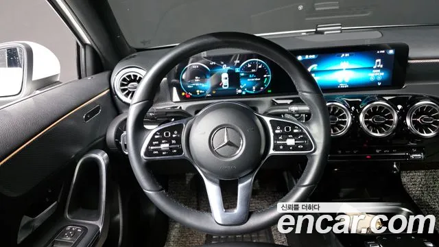 Mercedes-Benz A-Class 2022 — фото 13