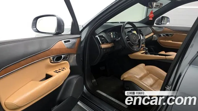 Volvo XC90 2018 — фото 10
