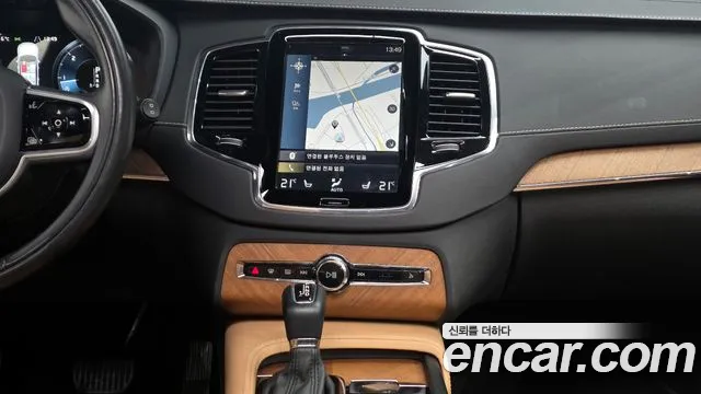 Volvo XC90 2018 — фото 14